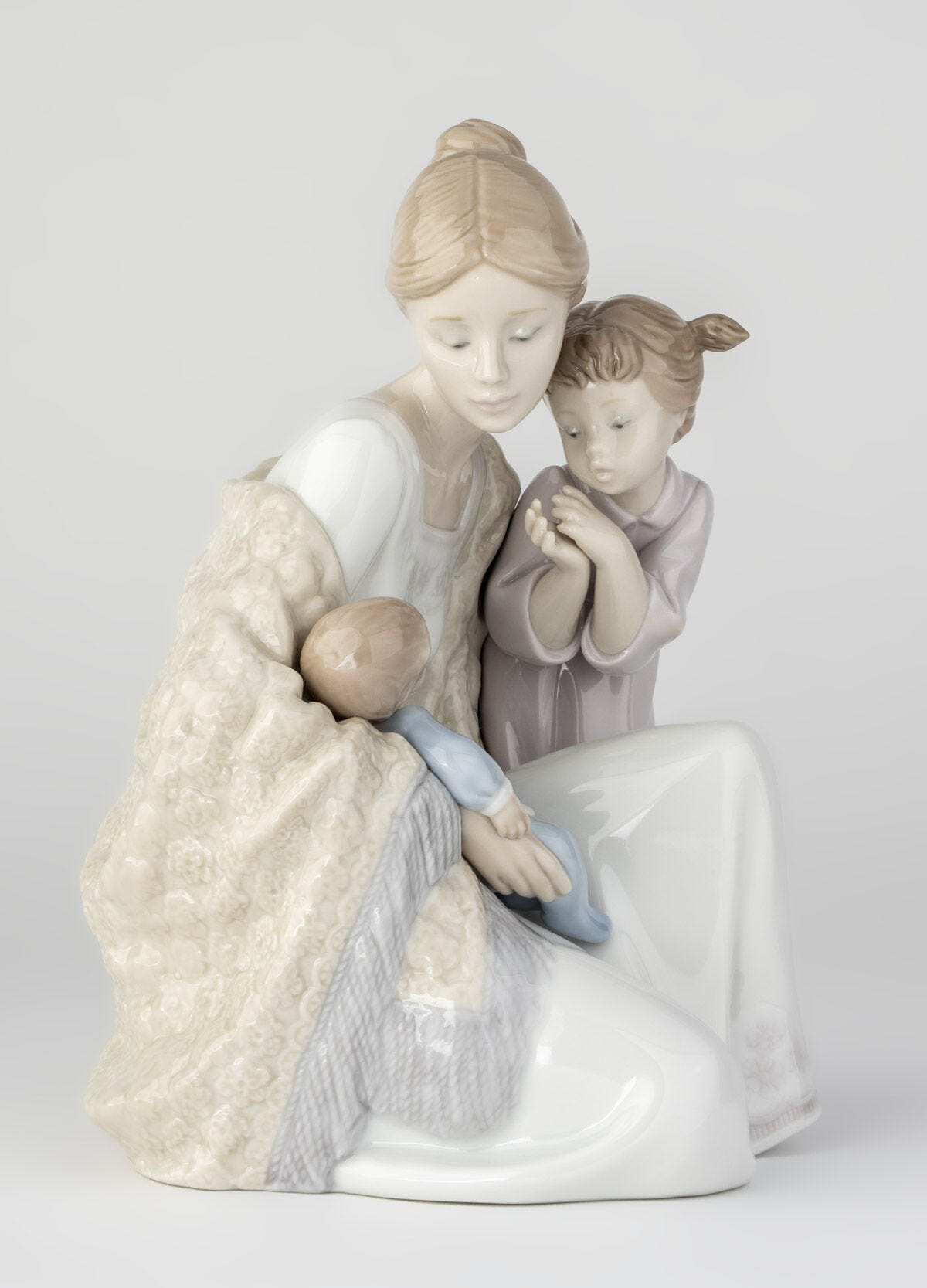 新しい家族 | リヤドロ公式オンライン