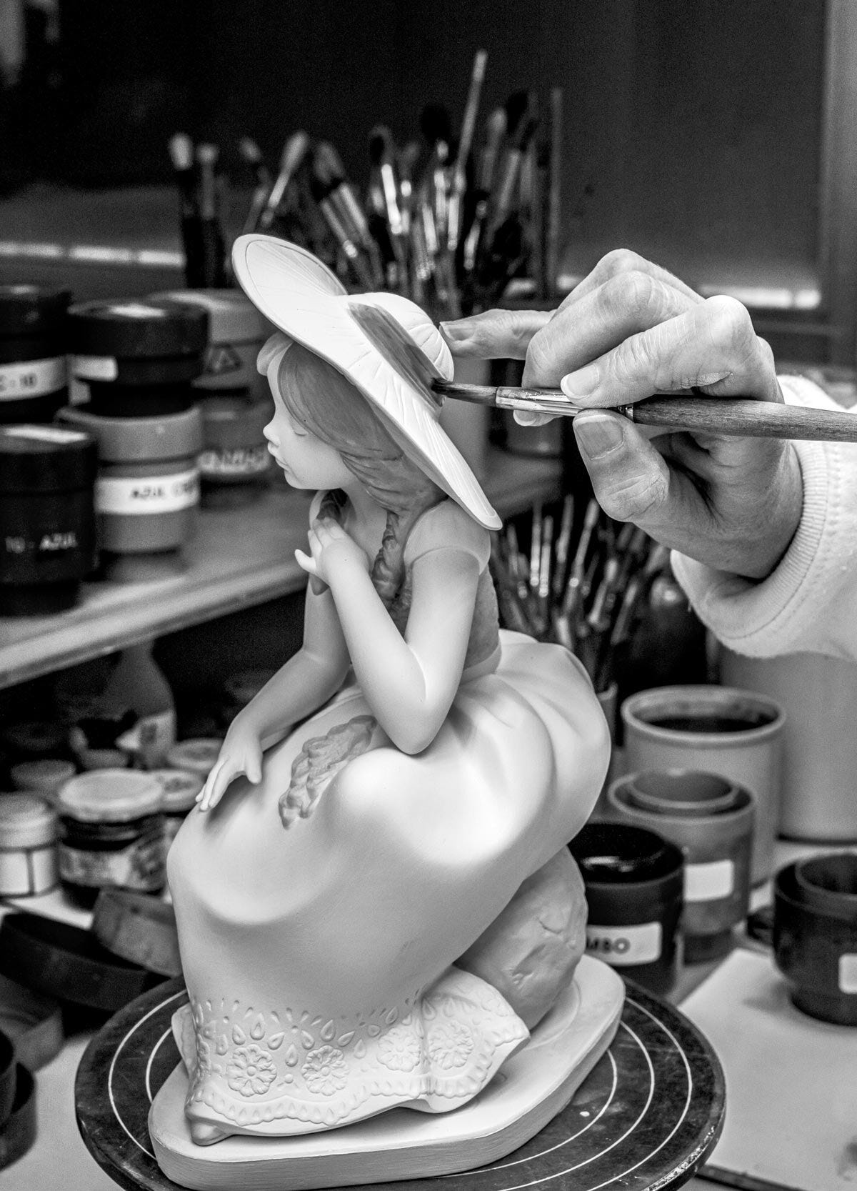 Spring has come Girl Sculpture | Lladró® USA