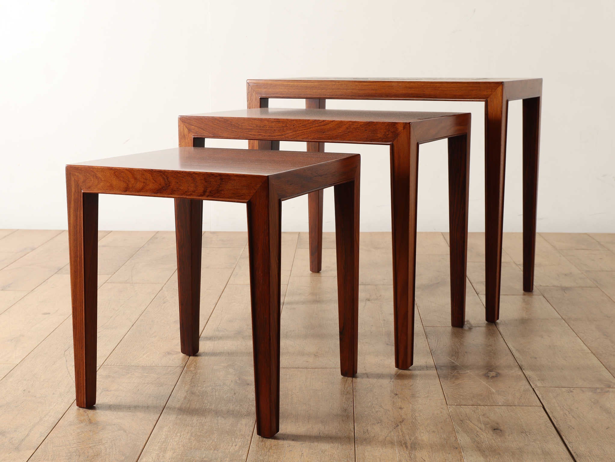 ROYAL COPENHAGEN ネストテーブル | ロイズ・アンティークス