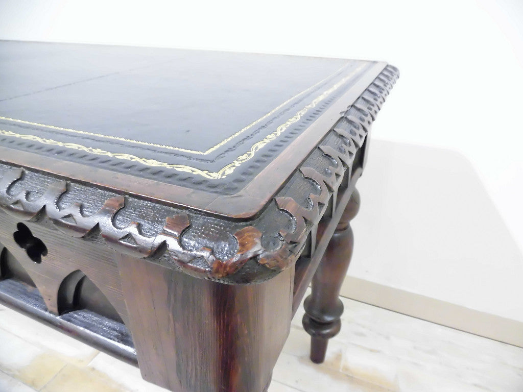 ゴシックチャーチテーブル | ロイズ・アンティークス | ヨーロッパの