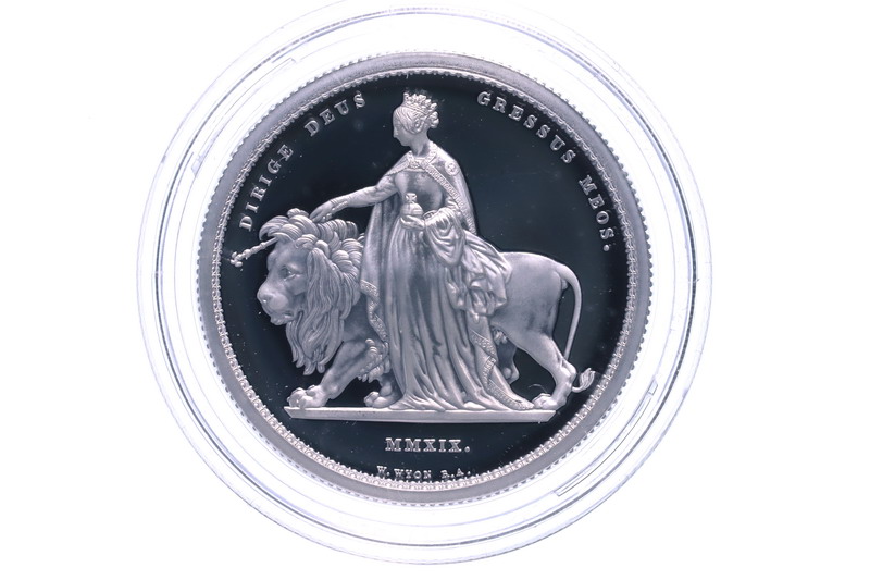 相場考察します。2019年発行ウナとライオンの5ポンドプルーフ銀貨