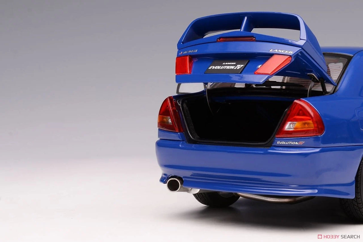 MotorHelix 1:18 Mitsubishi Lancer Evolution IV in Icelle Blue