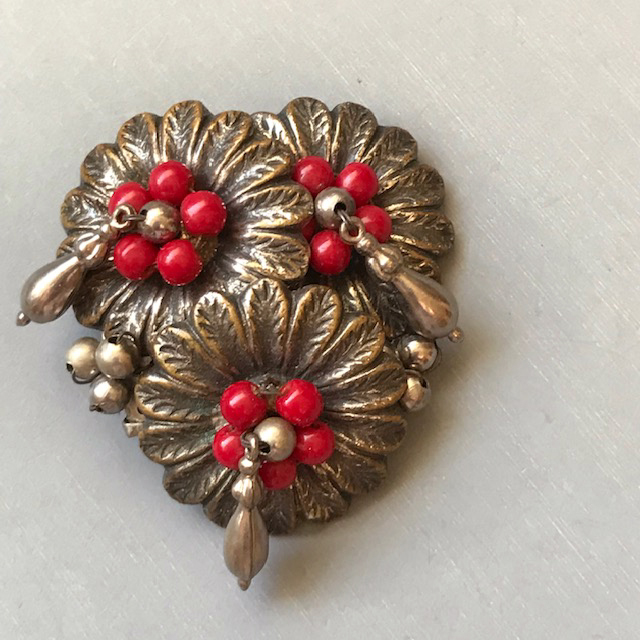 MIRIAM HASKELL by Frank Hess dress clip with red glass beads, gold