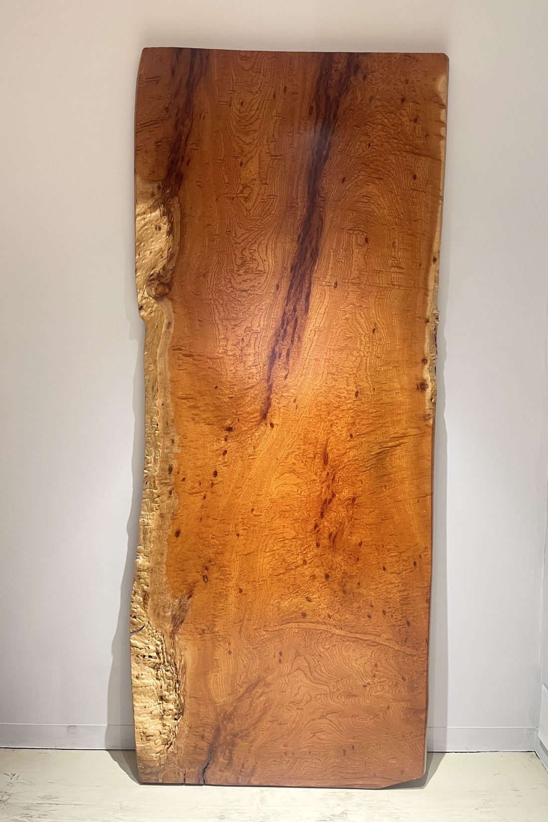 天然木 東京 新宿 東五軒町店展示 欅（けやき・ケヤキ）材 一枚板