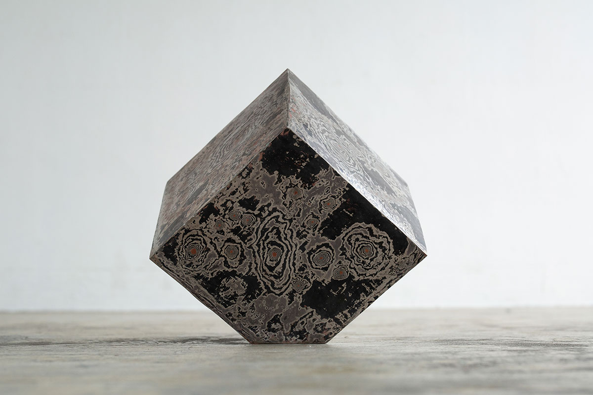 Uncovered Cube #62|作品-Uncovered Cube-|金属彫刻作家まだらまんじ