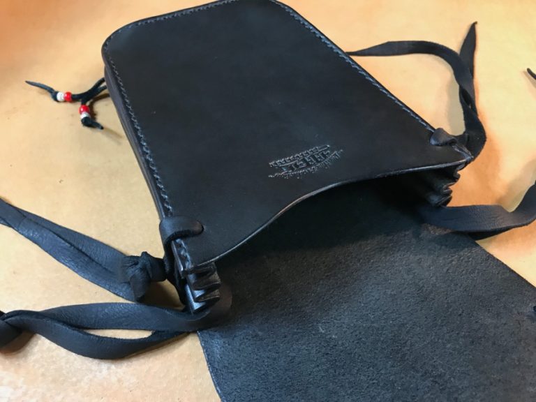 シルバーコンチョ付メディスンバッグ（手縫い）｜バイカーズスタイルの