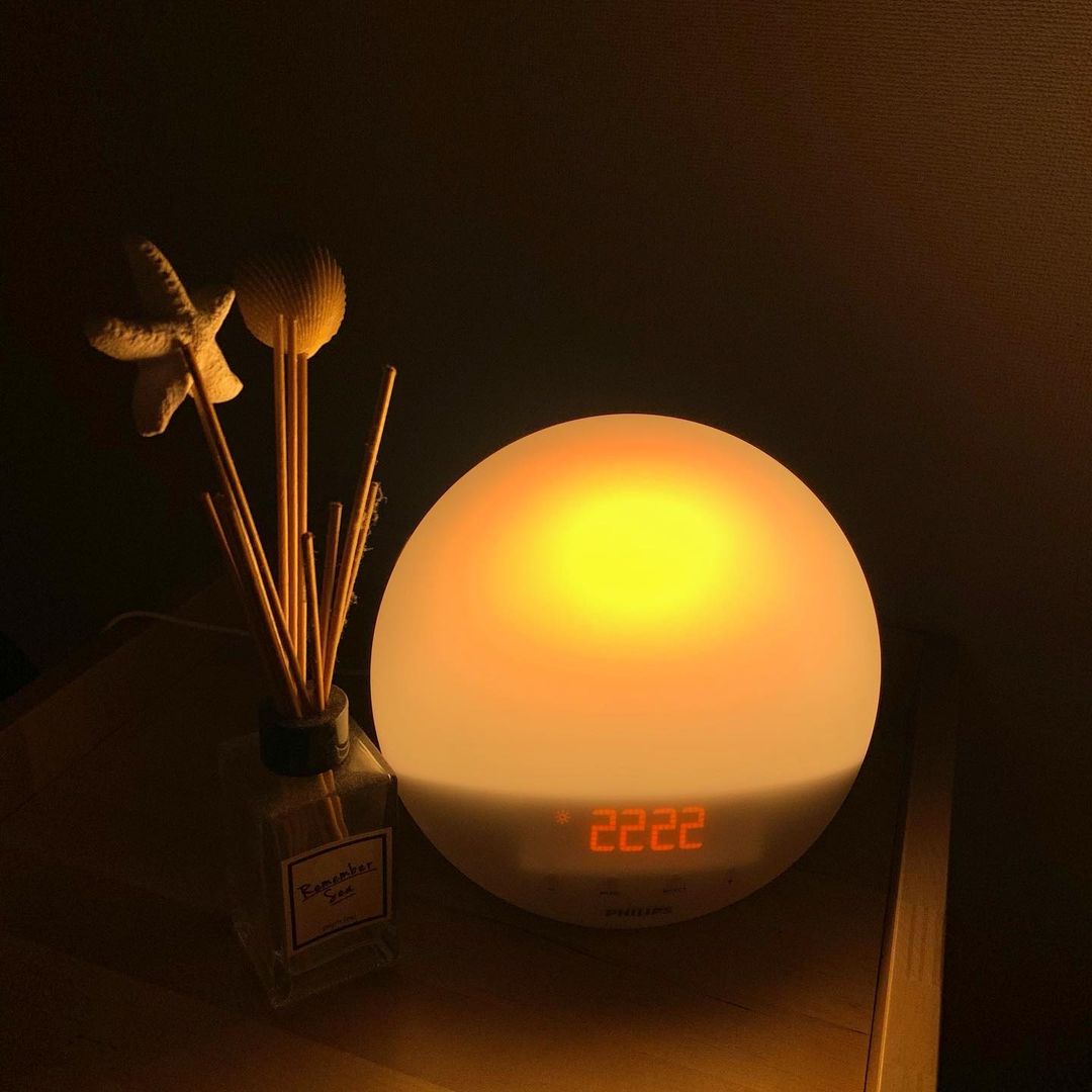 本物の太陽光のように再現するフィリップスの光目覚まし時計