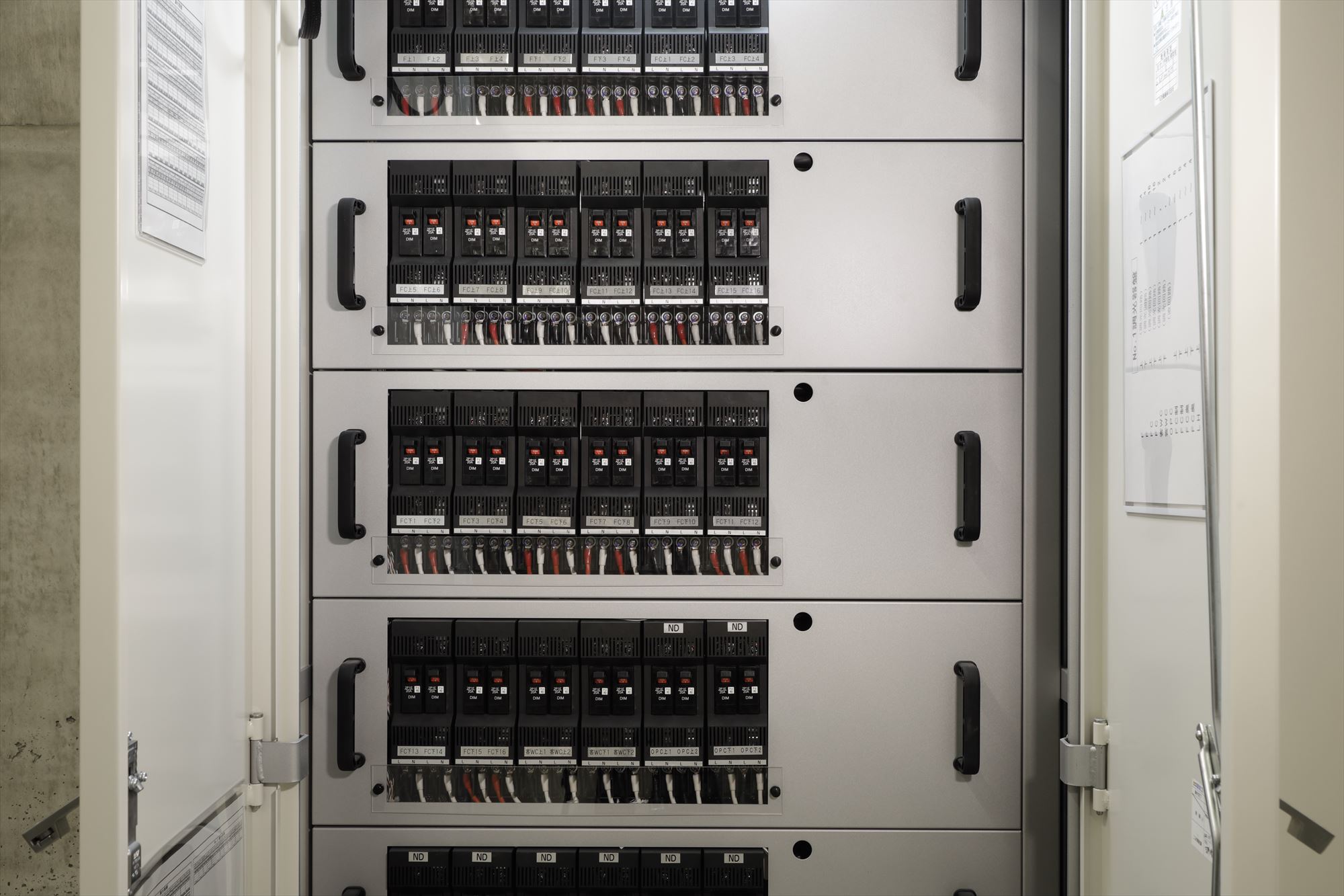 調光器 | ラインアップカテゴリー | 舞台照明 演出照明 テレビスタジオ