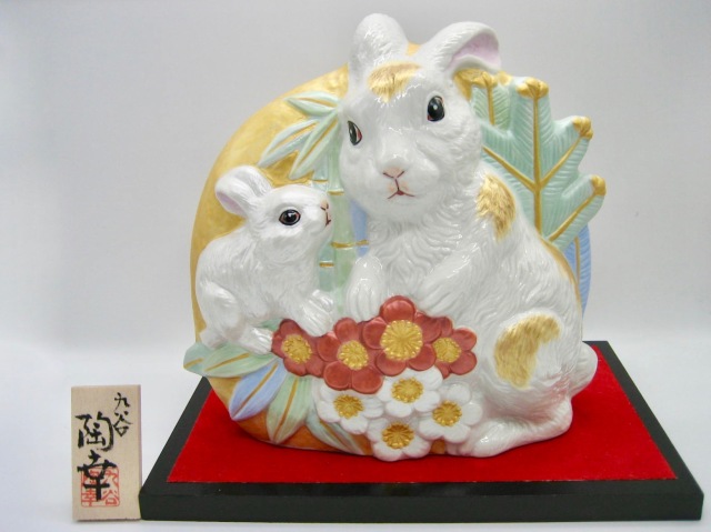 油絵専用素焼きのポットに入った花冠のうさぎ