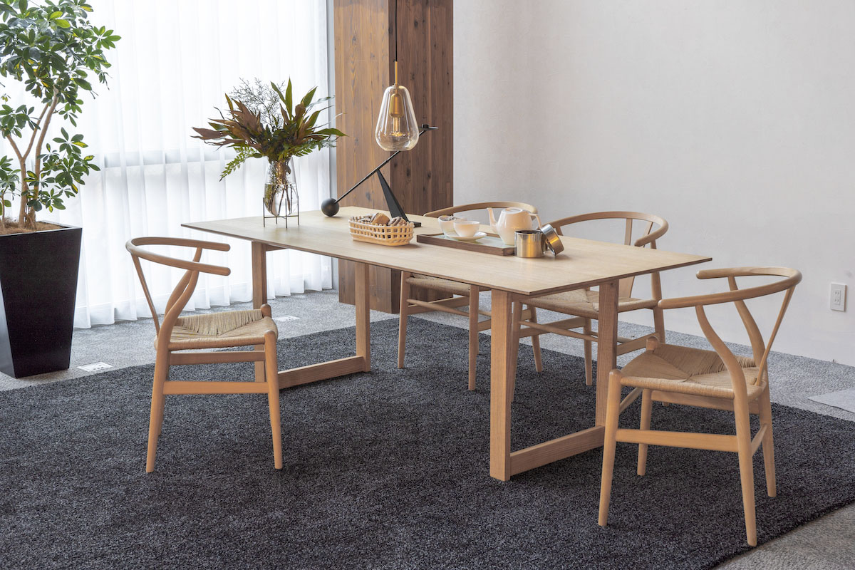 YU UT2 DINING TABLE(幅 140cm × 奥行 85cm)の通販 / マスターウォール