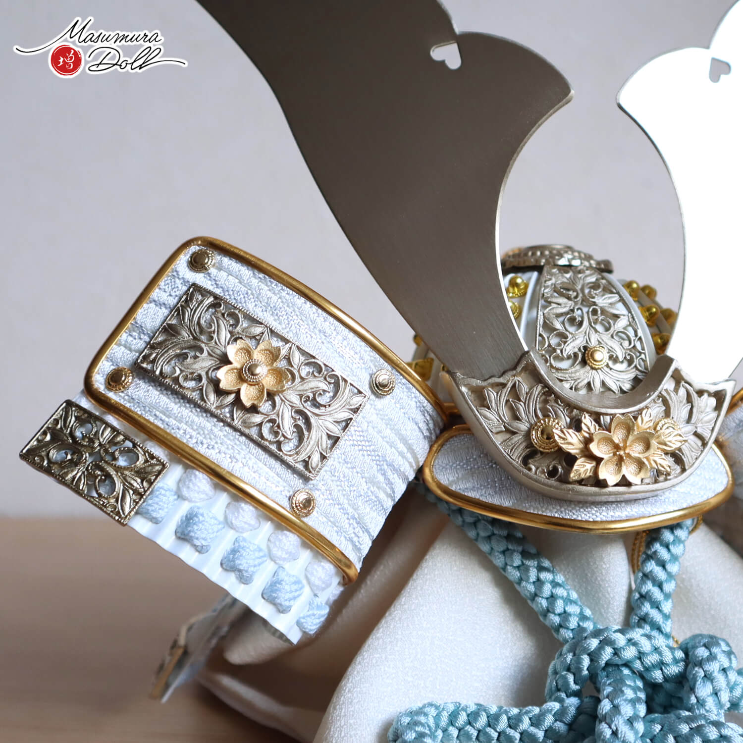 新作 増村オリジナル 唐草桜金物 8号 淡空色兜 白小札 共吹返し 月