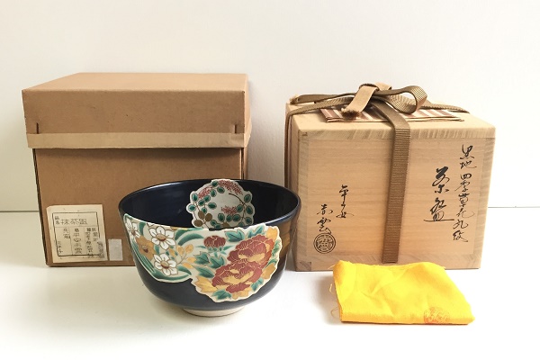 606)✿特価☆平安赤雲造☆仁清黒地丸紋草花茶碗☆破魔オマケ付き☆