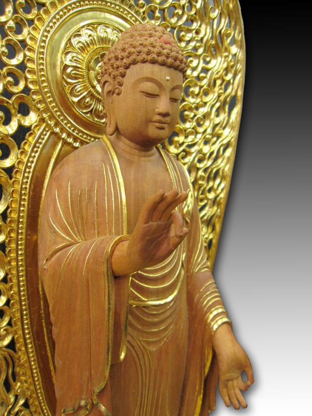 阿弥陀如来の仏像 阿弥陀三尊の木彫り仏像はインド白檀を彫り上げ金箔