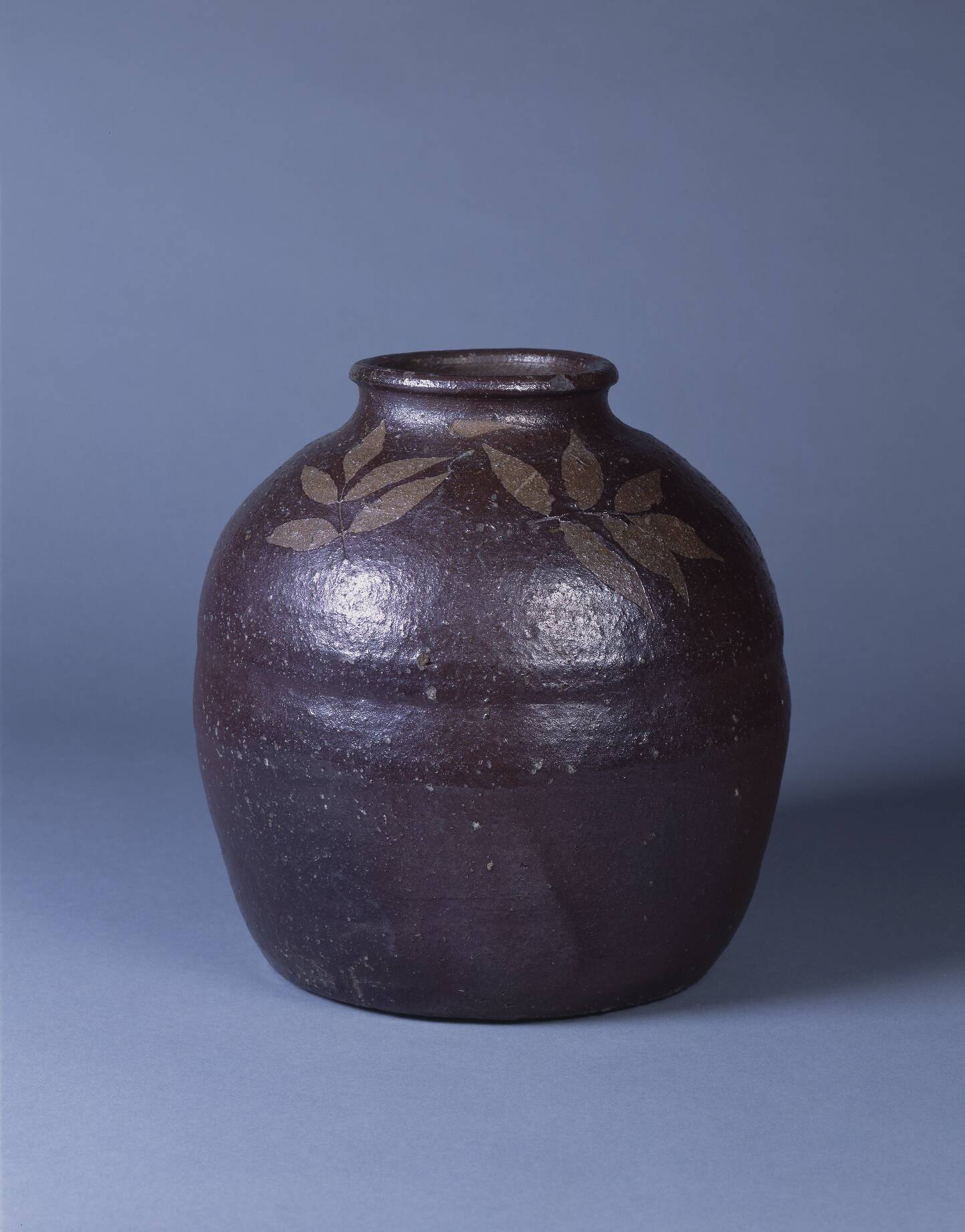 赤土部葉文壺 – 兵庫陶芸美術館 収蔵品データベース