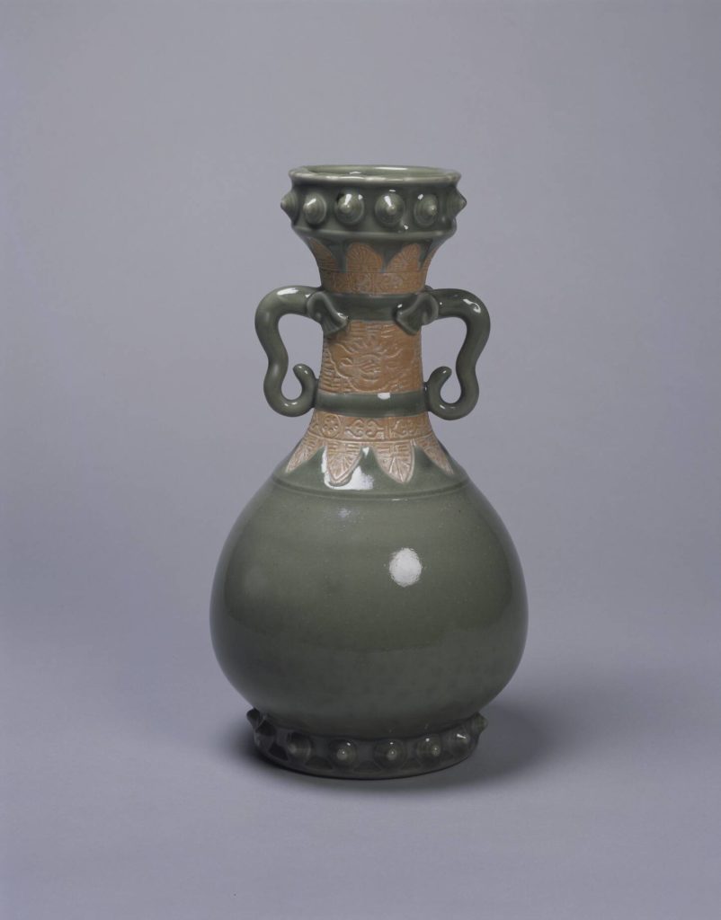 青磁古銅写象耳花入 – 兵庫陶芸美術館 収蔵品データベース