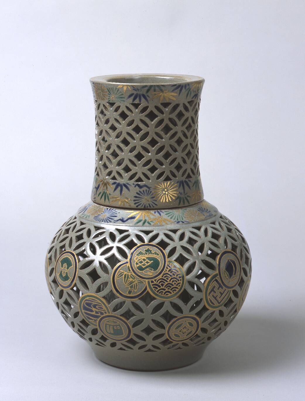 究極の美◼️蔵から凄い古い謎の美しい壺の様な陶器が出て来ました