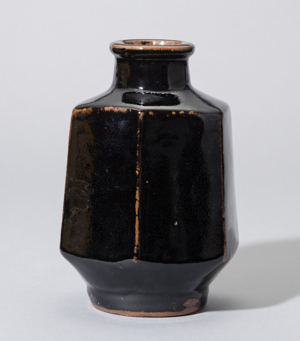 黒釉扁壺 – 兵庫陶芸美術館 収蔵品データベース