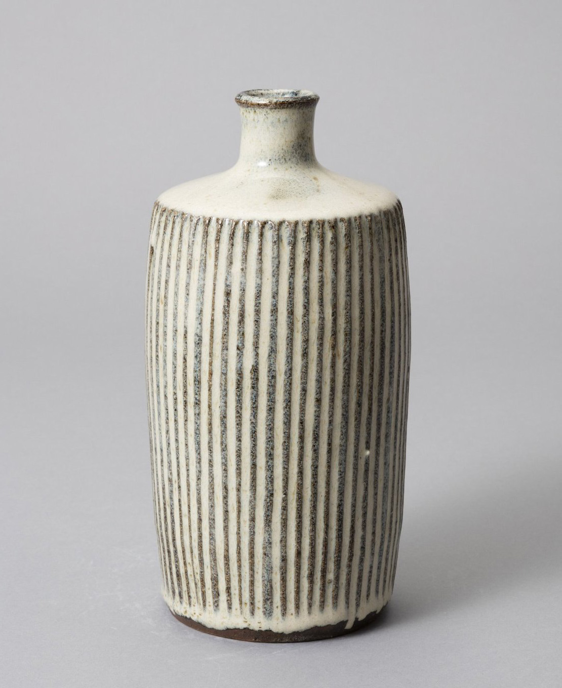 糠釉鎬蝋燭徳利 – 兵庫陶芸美術館 収蔵品データベース