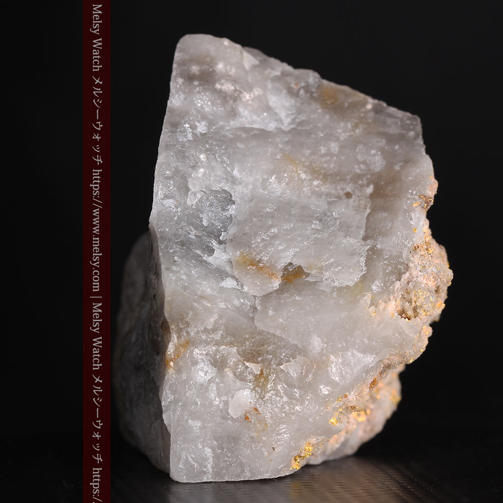 42gと大きめの石英の中に見える砂金のような自然金