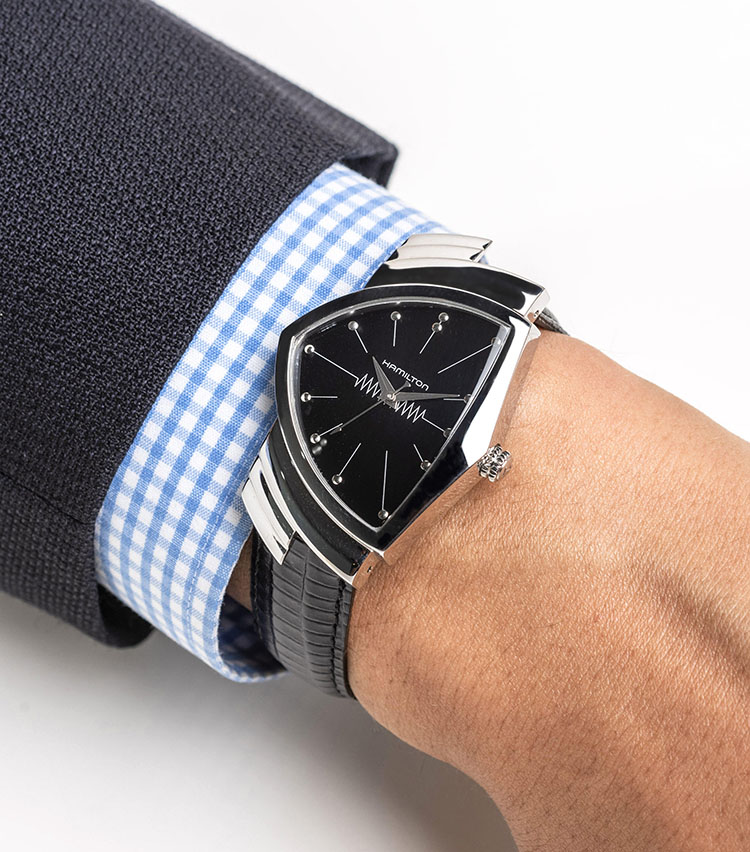 セレブも愛する三角腕時計「ベンチュラ」の新作5本、ぜんぶ腕に乗せて