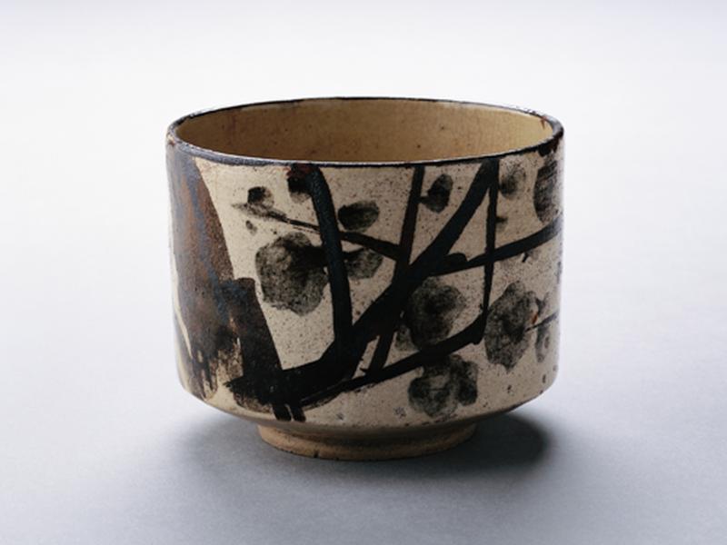 斑桃色地見込みに染付獅子図蓋茶碗9客（裏印「清鳳」） 斑桃色地