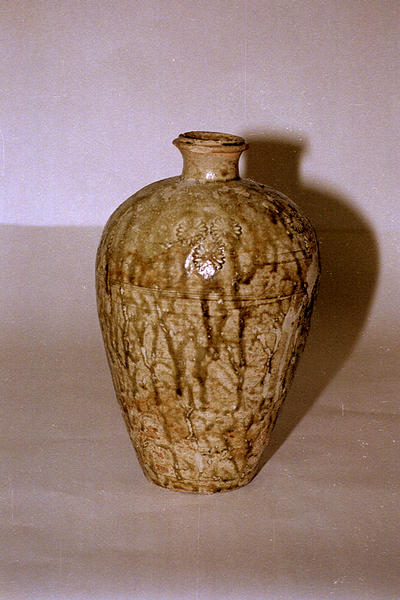 瀬戸焼刻花紋瓶子鎌倉時代
