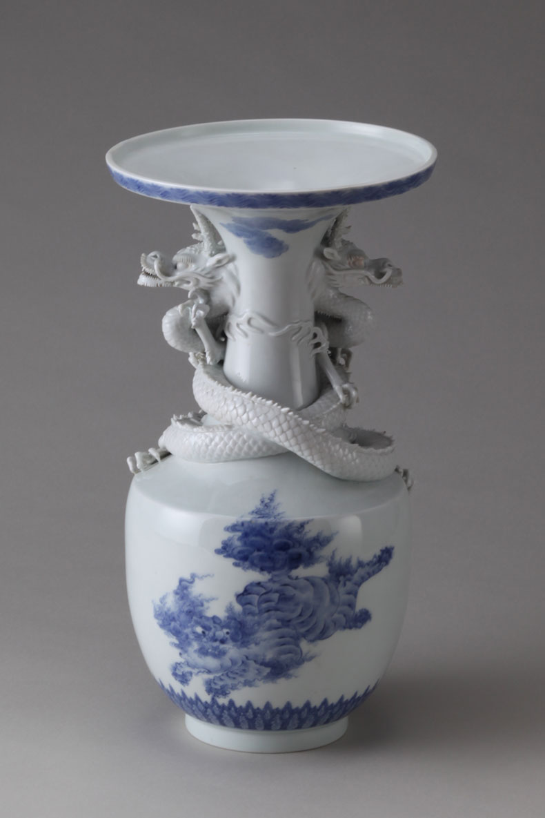 鍋島焼 染付牡丹図柄花瓶 櫛高台 【公式通販】