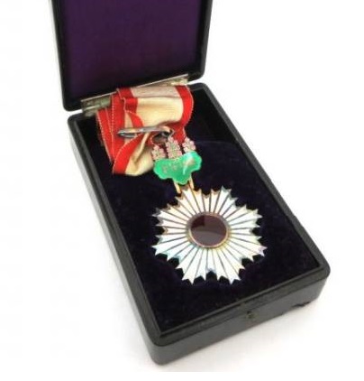 希少 極美 勲章 勲三等旭日中綬章 共箱 略綬付 希少 極美 勲章 勲三等