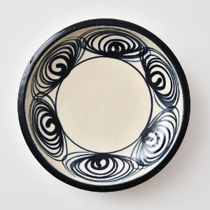 瀬戸本業窯 馬の目皿 7.5寸 呉須 ｜ みんげい おくむら （日本と世界の