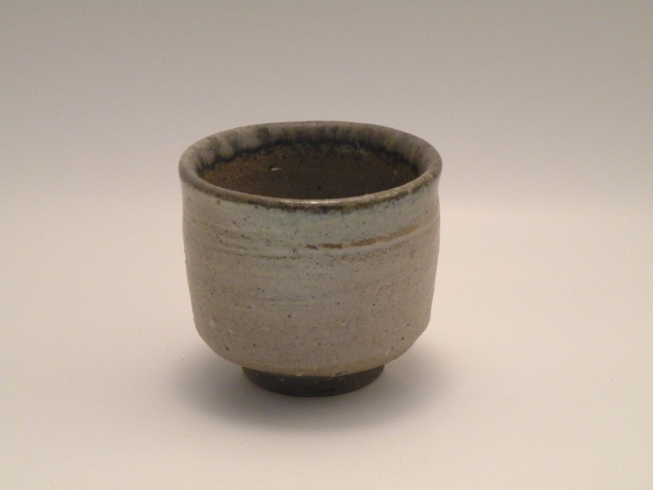 奥磯栄麓 鼠志野椿文ぐい呑 箱なし 美濃焼伝統工芸品