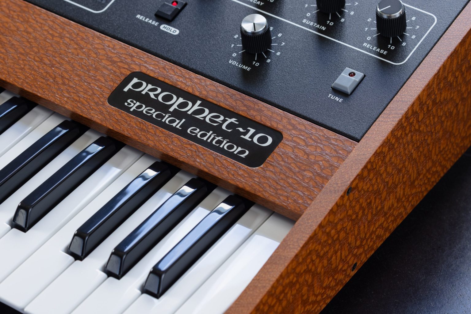 Sequential50周年を記念して、全世界150台限定モデル「Prophet-10