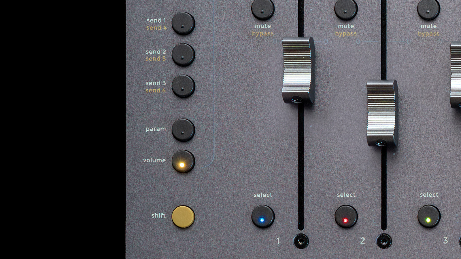 Softubeがミキシングコンソールを再現したフェーダーコントローラー