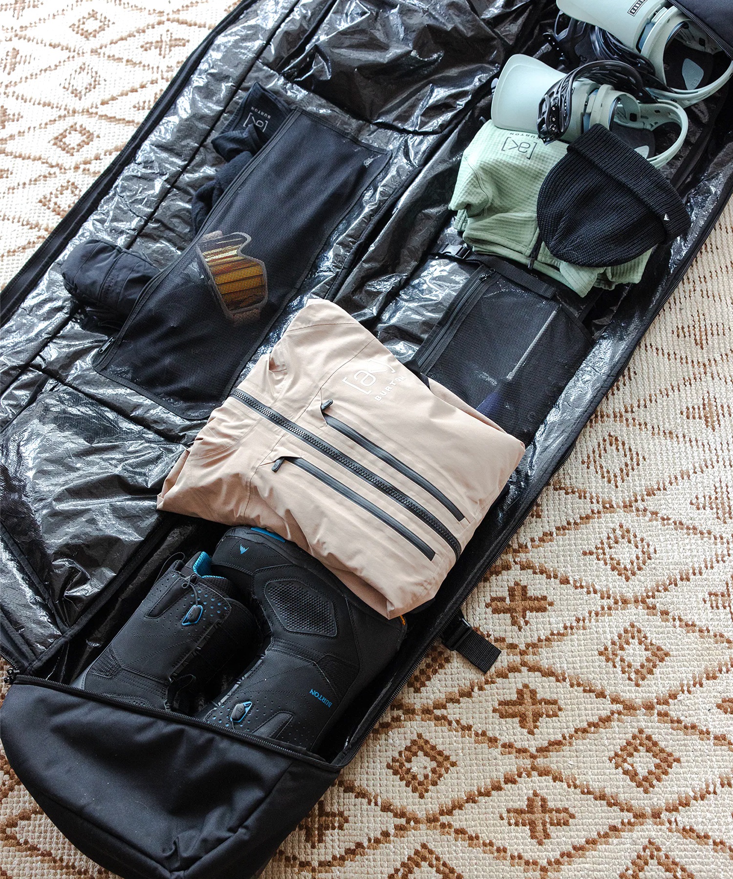 BURTON スノーボードバッグ キャスター付き ブラック 【公式通販】