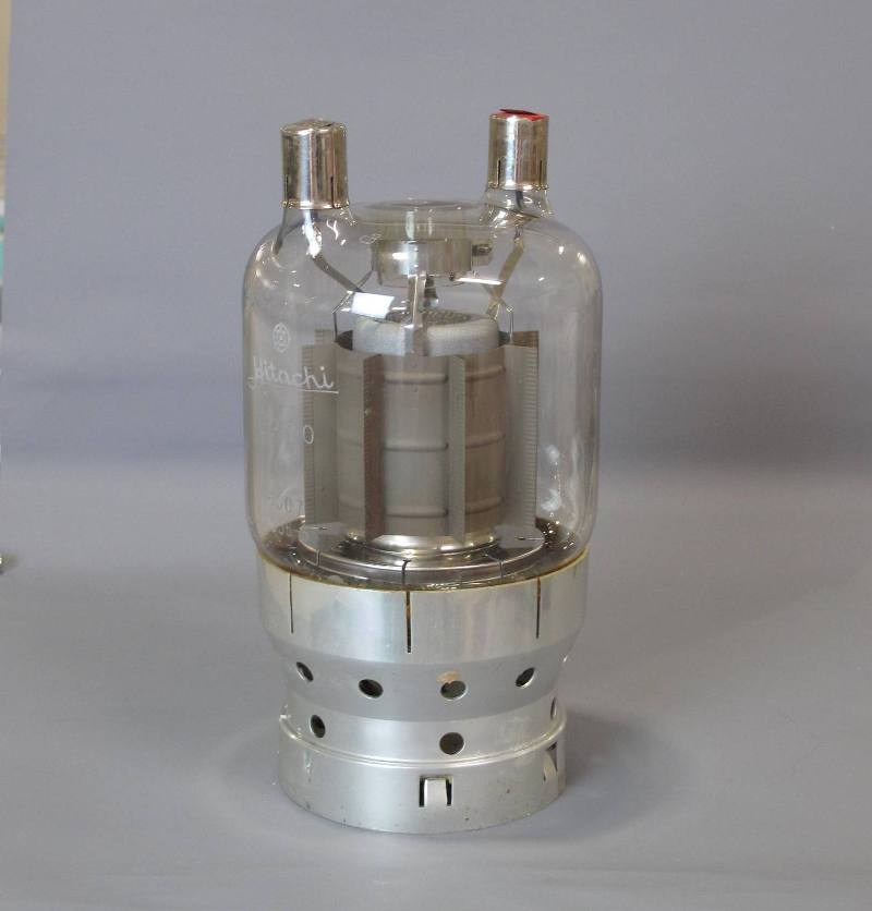 5P70 Hitachi 送信用空冷5極管 | 4極管と5極管 | 第6展示室 | UEC