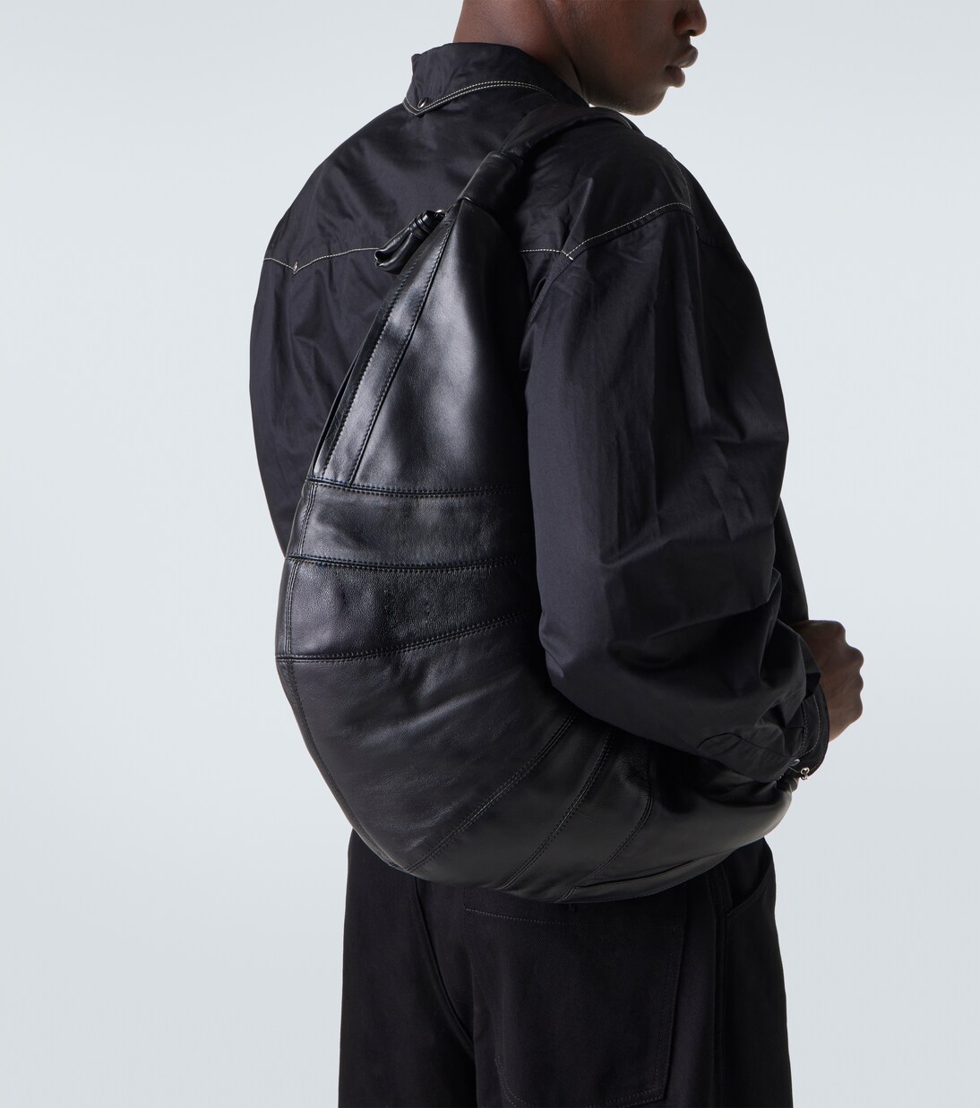 Croissant Large leather shoulder bag in black - Lemaire | Mytheresa