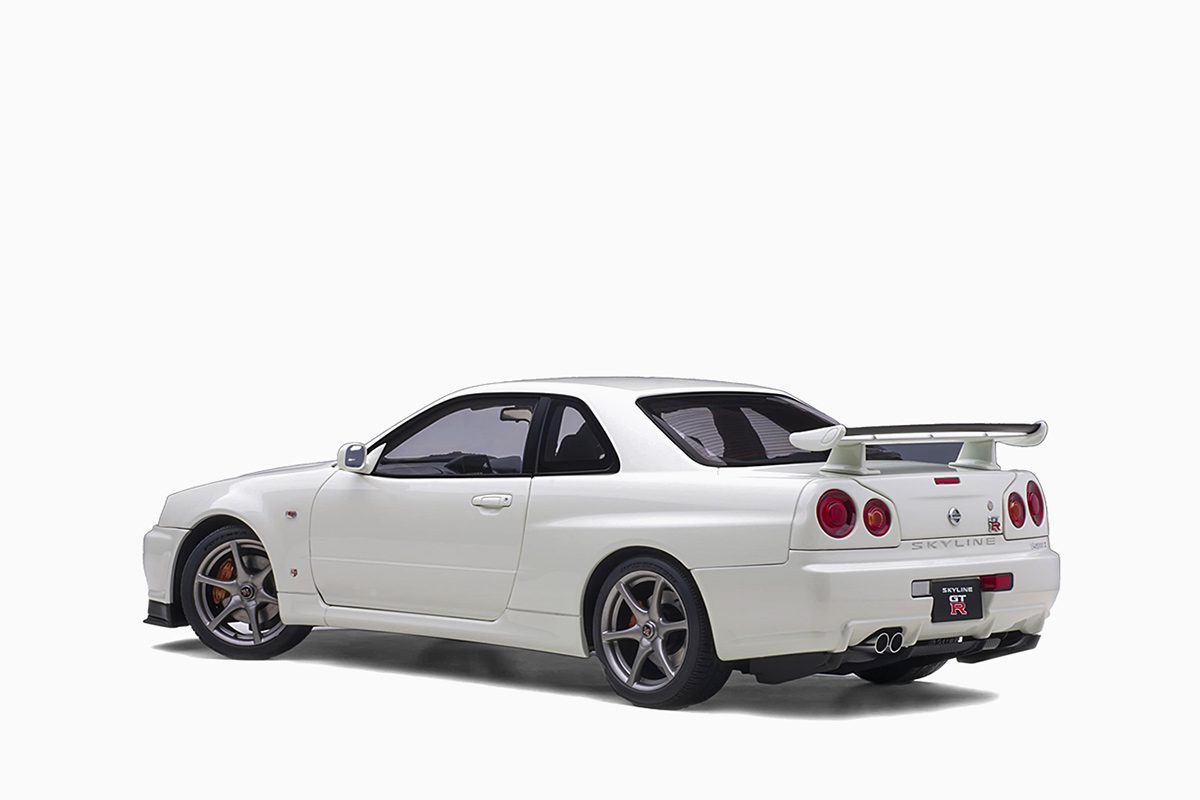 AutoArt Nissan Skyline GT-R (R34) V-Spec II, White Pearl 1/18