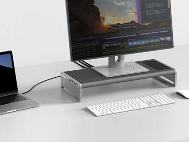 Anker 675 USB-C Docking Station 12-in-1 monitor stand wins award