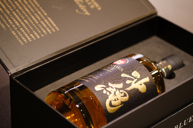 Makuakeで1500万を集めた！革新的ライスウイスキー『沖縄BLUE 8年』を