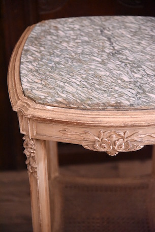 大理石のスクエアサイドテーブル フランス