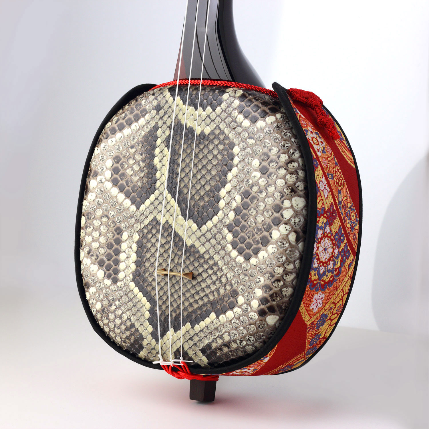 三線 / 本皮一枚張り /ユシ木 真壁型 /昭和当時物 三線/本皮一枚張