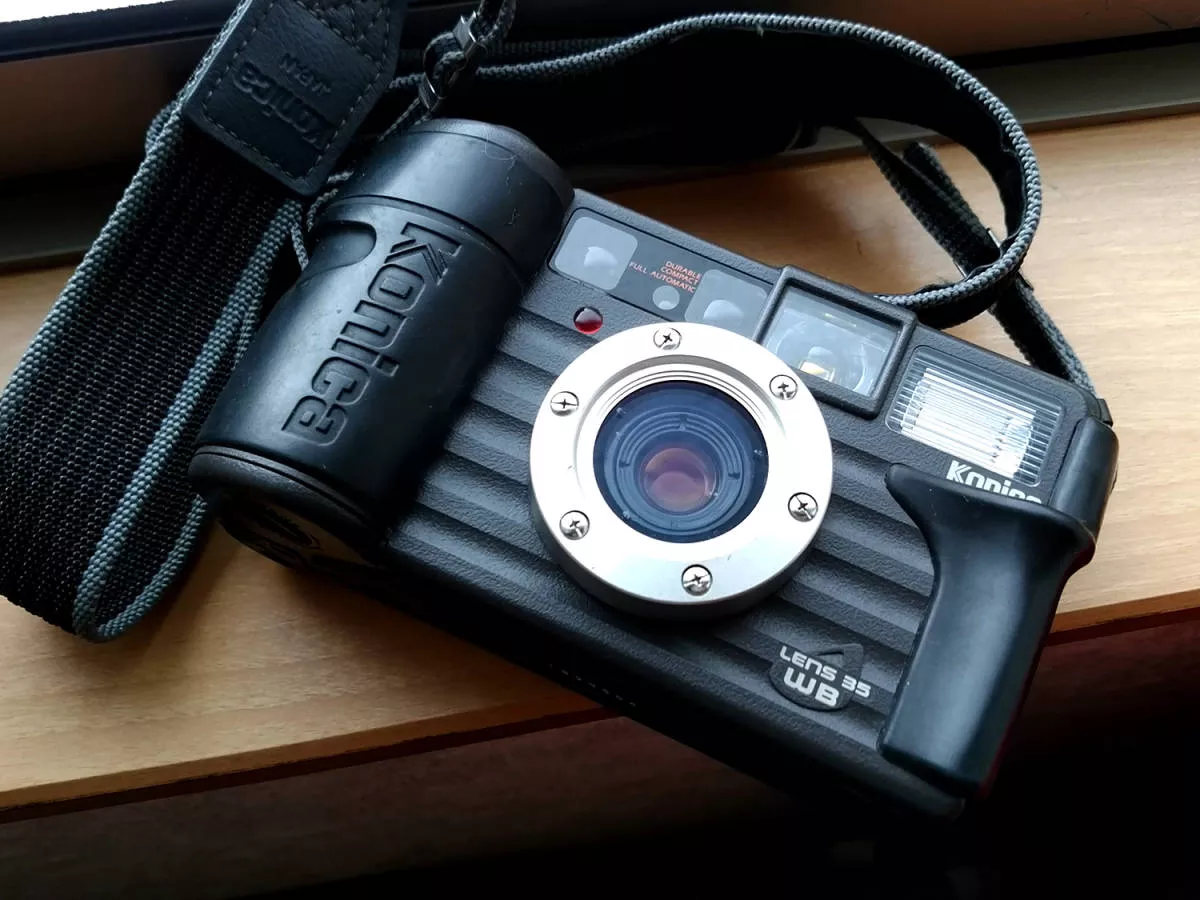 Konica コンパクトフィルムカメラ 現場監督 LENS 35 WB 動作確認済み