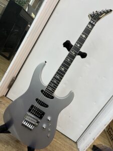 謎めいた中古フェルナンデスギターが1台・・・ | スタッフブログ