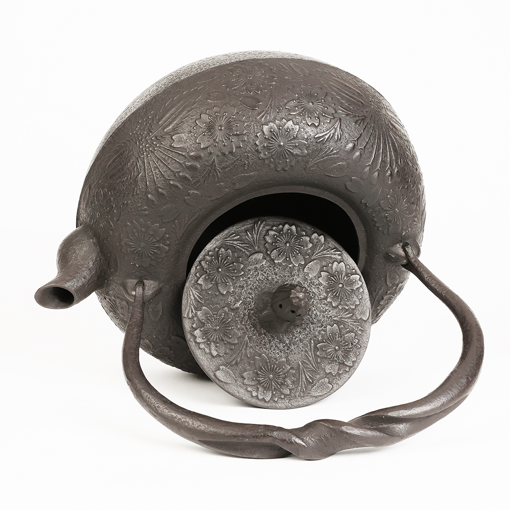 鉄鉢形 桜 1.6リットル／Iron pot shape Sakura 1.6 liters｜虎山工房