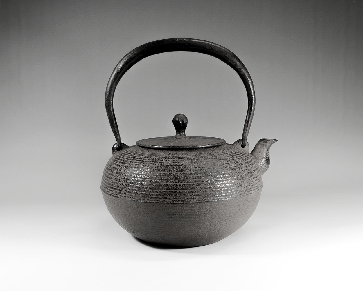 手取形 糸目 1.2リットル／Itome Tedorigata Tetsubin S｜虎山工房