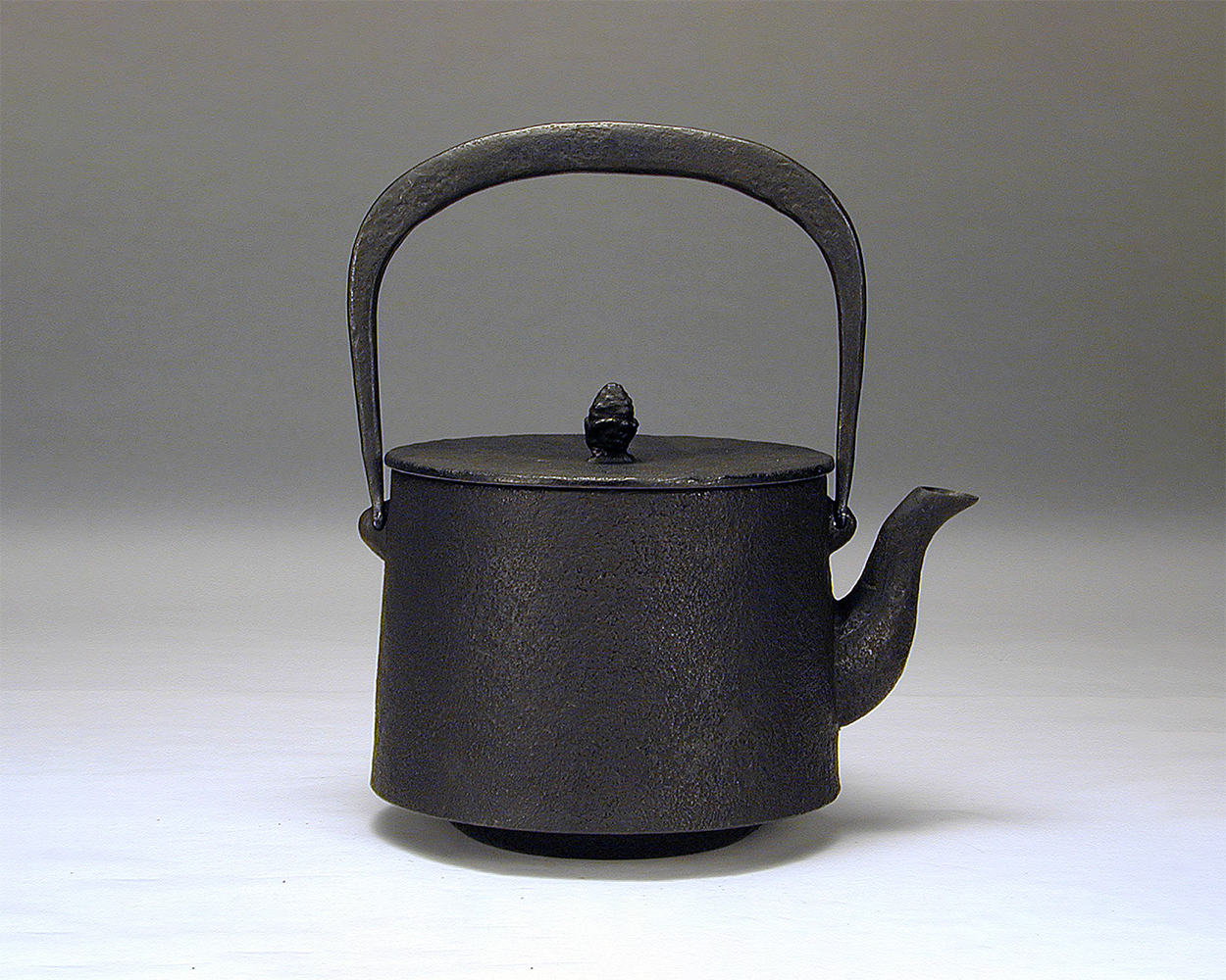 寸胴形 無地 1.6リットル／Sundo Tetsubin｜虎山工房 盛岡市の南部鉄器