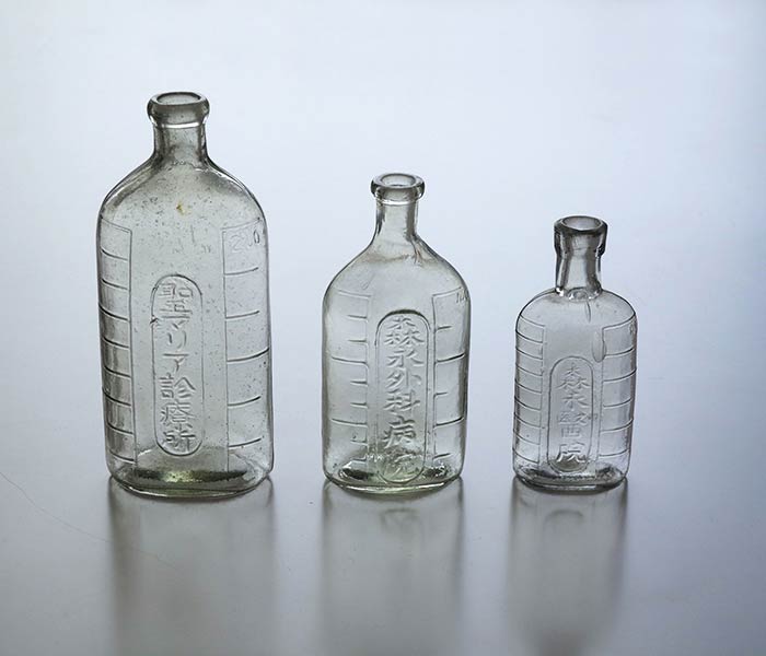 古い瓶ビン びん