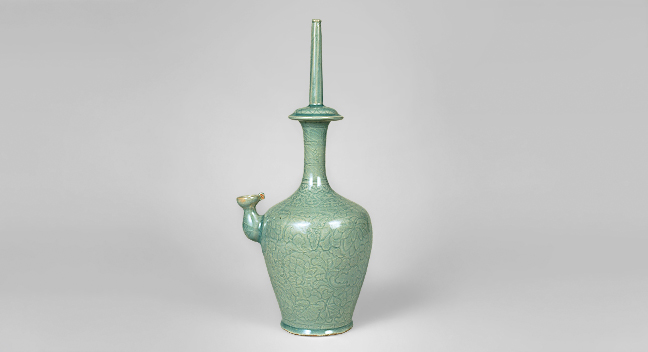 青磁蓮唐草文水瓶｜根津美術館