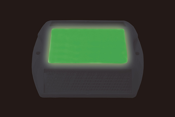 高輝度蓄光縁石鋲 耐荷重 エルクライト™ MAXレーンST | 日東エル