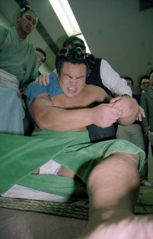 平成2年3月18日 千代の富士の記事の切り取り 平成2年3月18日 千代の