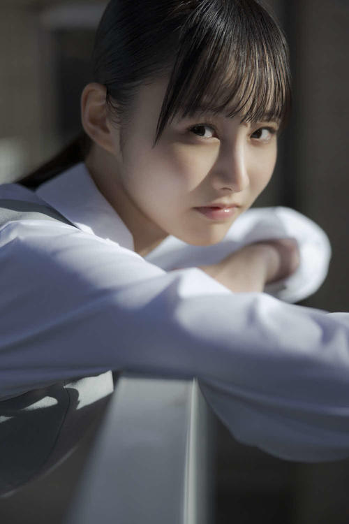 日向坂46 大田 美月 五期生お披露目制服チュウ 直筆サイン入り 大田美